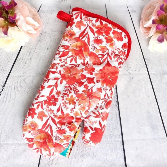 The Pioneer Woman Painterly Floral Oven Mitt - Picture 2 of 3
